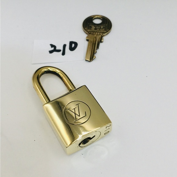 Authentic Louis Vuitton padlock/ lock and key set 210/ lockset/ vi… - Picture 3 of 7